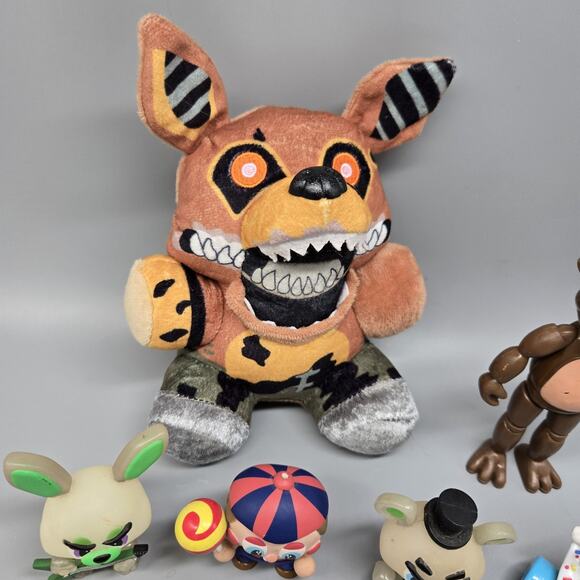 FNAF Five Nights at Freddy's Lot Of 10 Vinyl Figures Die Cast Plush - Picture 6 of 7